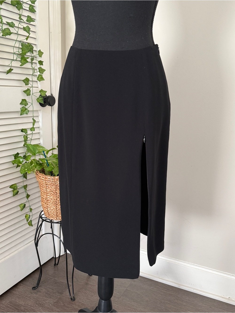90s Vintage Black Midi Skirt with High Zipper Slit